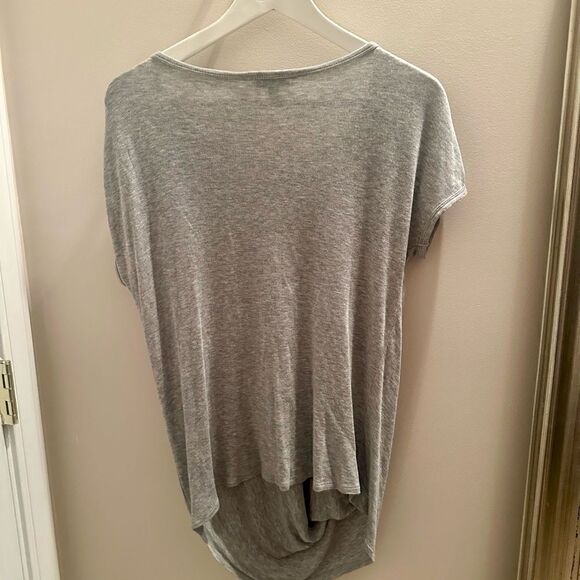CAbi grey, draped short sleeve pullover. - Picture 4 of 4